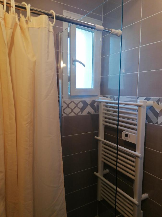 1 Chambre Pour 2 Personnes "Chez L'Habitant" Maison Possede Un Petit Chien Quincy-Voisins エクステリア 写真