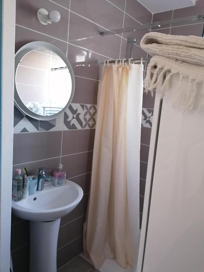 1 Chambre Pour 2 Personnes "Chez L'Habitant" Maison Possede Un Petit Chien Quincy-Voisins エクステリア 写真