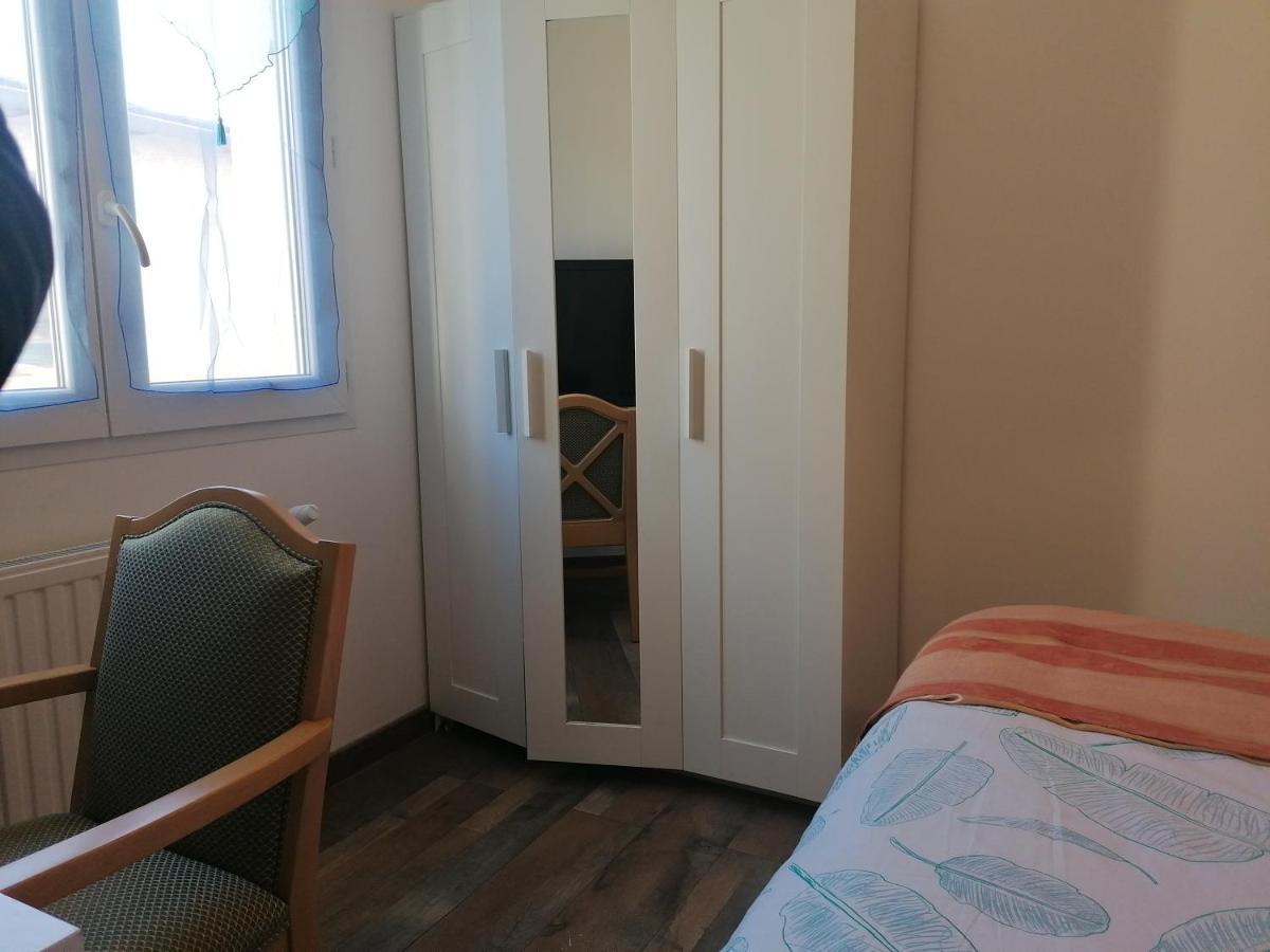 1 Chambre Pour 2 Personnes "Chez L'Habitant" Maison Possede Un Petit Chien Quincy-Voisins エクステリア 写真