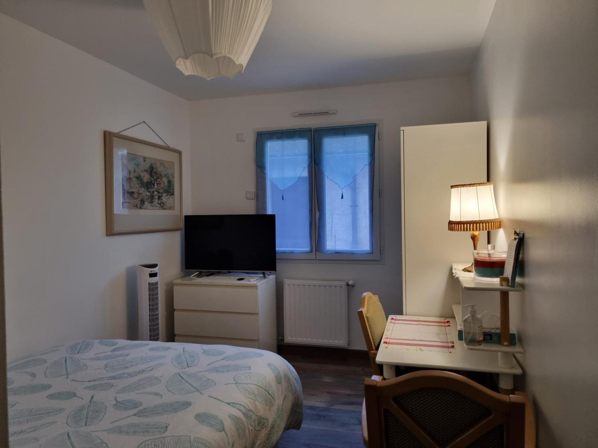 1 Chambre Pour 2 Personnes "Chez L'Habitant" Maison Possede Un Petit Chien Quincy-Voisins エクステリア 写真