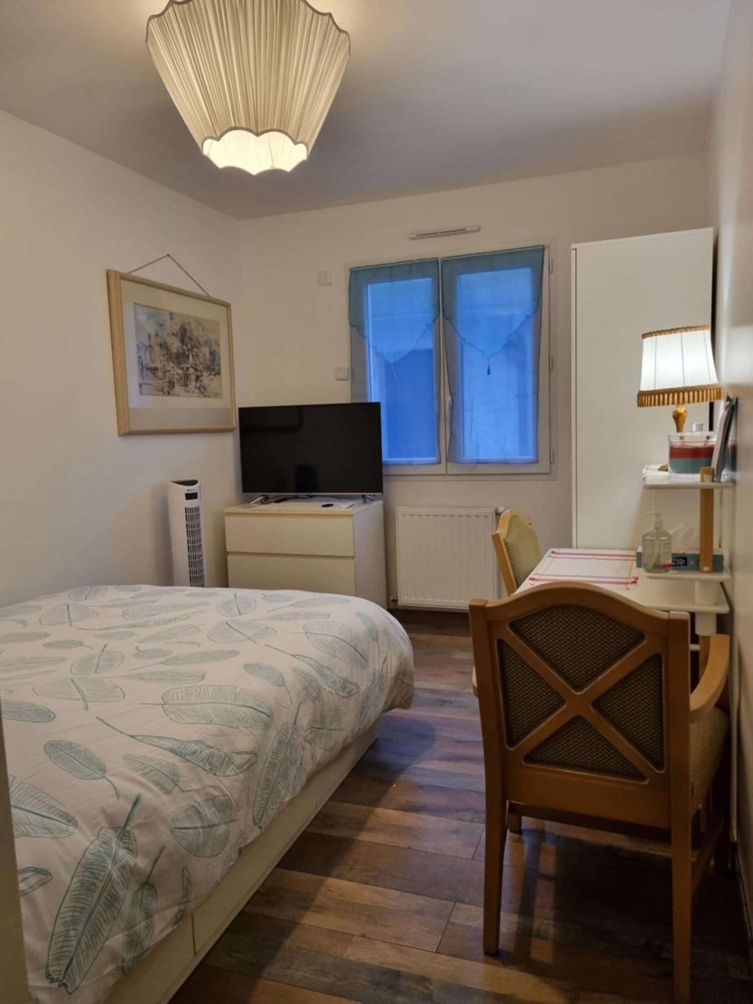 1 Chambre Pour 2 Personnes "Chez L'Habitant" Maison Possede Un Petit Chien Quincy-Voisins エクステリア 写真